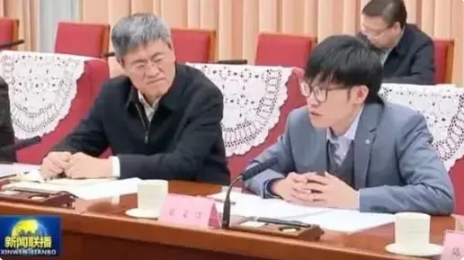 O Cérebro por Trás do DeepSeek: Liang Wenfeng e a Revolução da Inteligência Artificial Chinesa